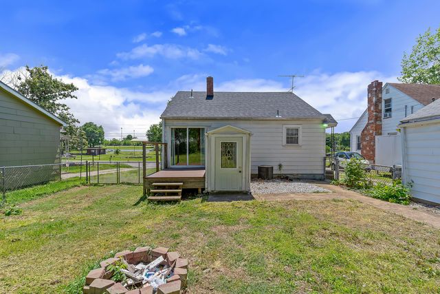 1433 E Division Street, Springfield, MO 65803