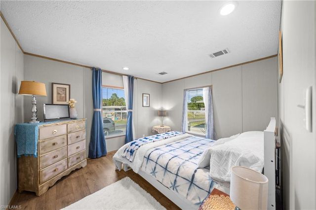 372 Santa Fe TRL, North Fort Myers, FL 33917