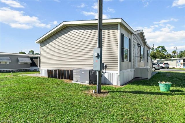 372 Santa Fe TRL, North Fort Myers, FL 33917