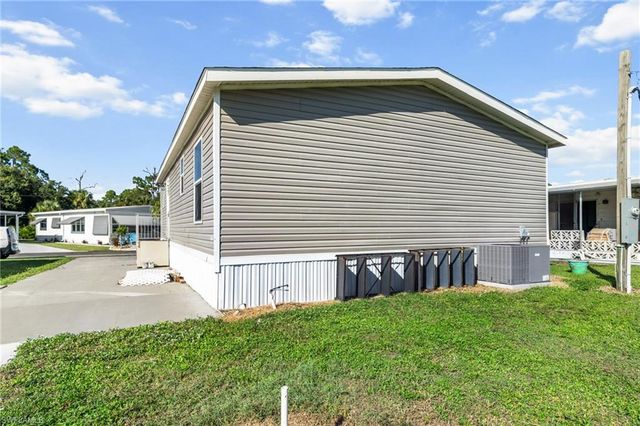 372 Santa Fe TRL, North Fort Myers, FL 33917