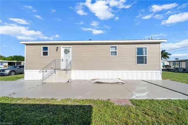 372 Santa Fe TRL, North Fort Myers, FL 33917