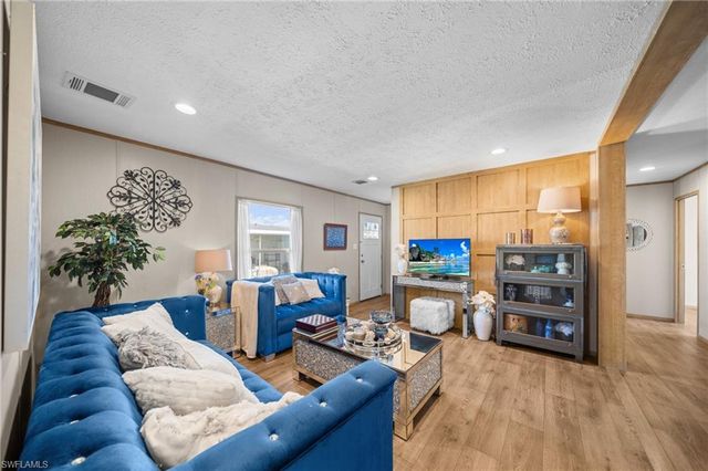 372 Santa Fe TRL, North Fort Myers, FL 33917