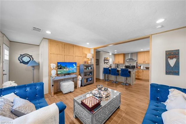 372 Santa Fe TRL, North Fort Myers, FL 33917