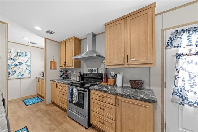 372 Santa Fe TRL, North Fort Myers, FL 33917