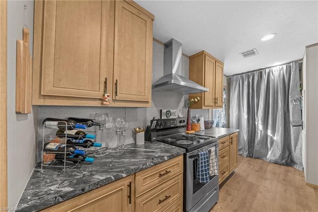 372 Santa Fe TRL, North Fort Myers, FL 33917