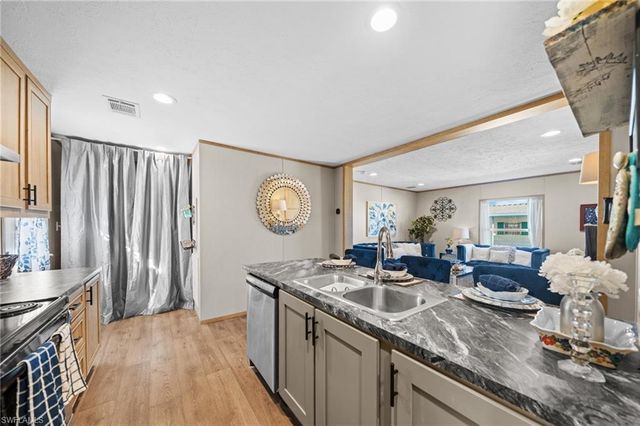 372 Santa Fe TRL, North Fort Myers, FL 33917