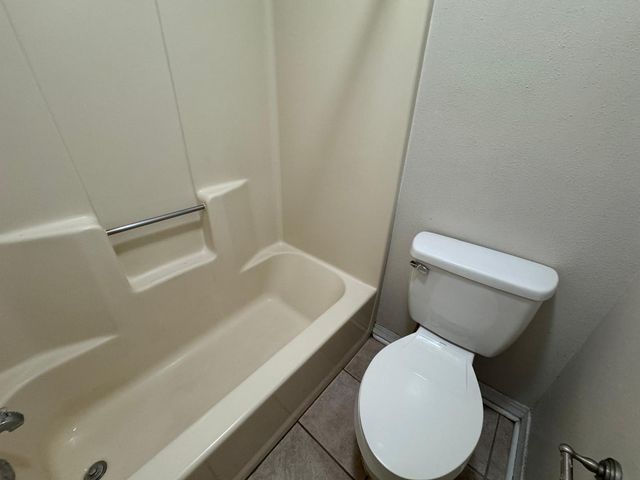 207 W Pinoak Court, Crestview, FL 32539