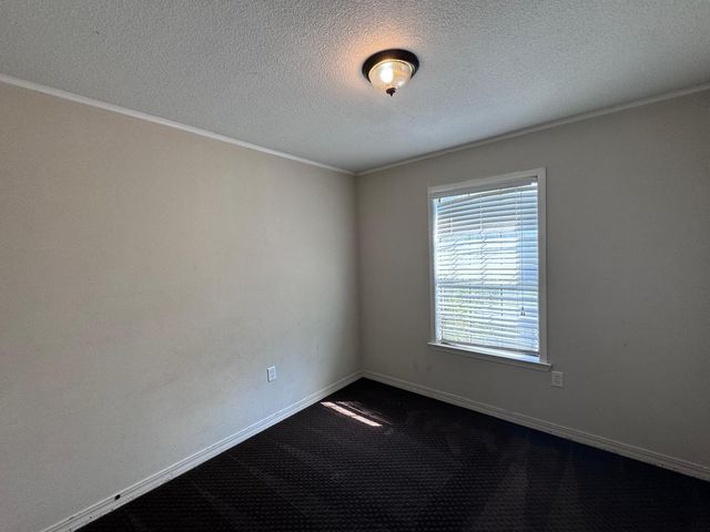 207 W Pinoak Court, Crestview, FL 32539