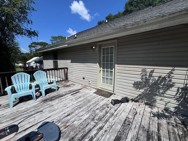 207 W Pinoak Court, Crestview, FL 32539