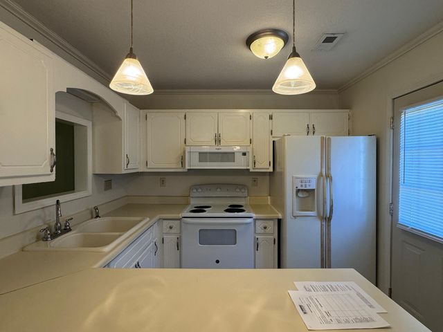 207 W Pinoak Court, Crestview, FL 32539