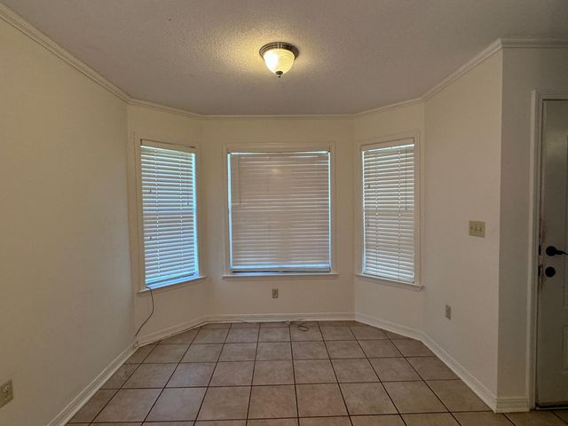 207 W Pinoak Court, Crestview, FL 32539