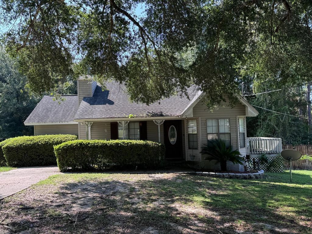 207 W Pinoak Court, Crestview, FL 32539