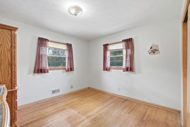 17924 Bell Circle W, Minnetonka, MN 55345