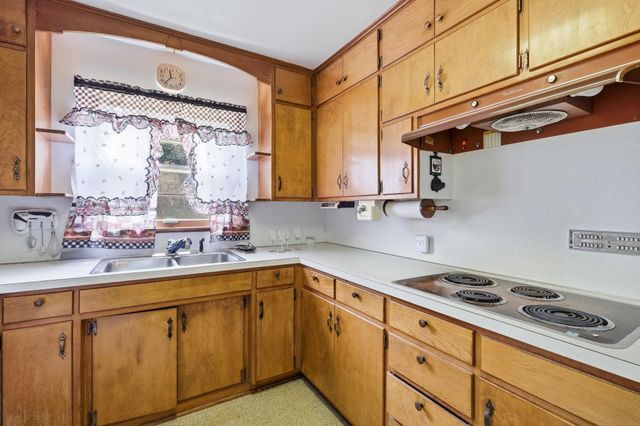 17924 Bell Circle W, Minnetonka, MN 55345