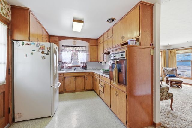 17924 Bell Circle W, Minnetonka, MN 55345