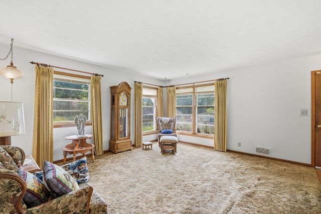 17924 Bell Circle W, Minnetonka, MN 55345
