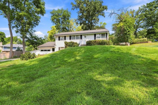 17924 Bell Circle W, Minnetonka, MN 55345