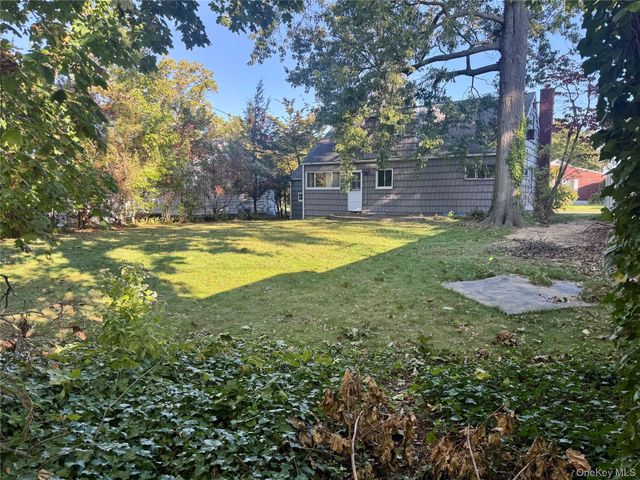 625 Knollwood Drive, West Hempstead, NY 11552