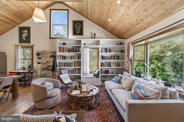 202 LAKE ARROWHEAD RD, Luray, VA 22835