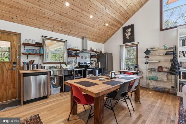 202 LAKE ARROWHEAD RD, Luray, VA 22835