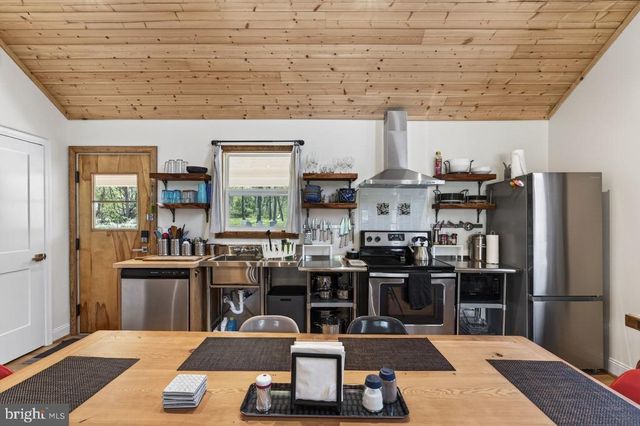 202 LAKE ARROWHEAD RD, Luray, VA 22835