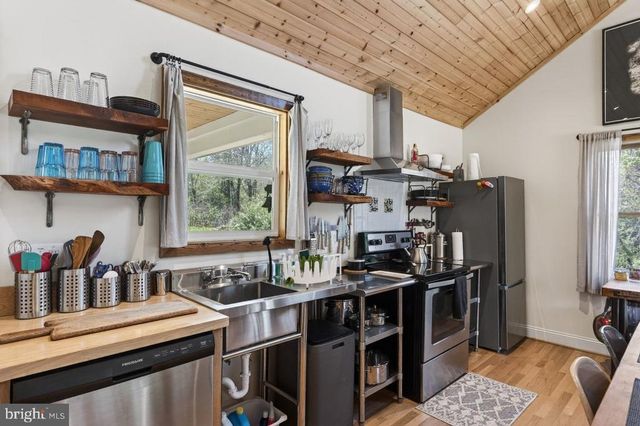 202 LAKE ARROWHEAD RD, Luray, VA 22835