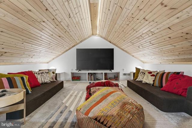202 LAKE ARROWHEAD RD, Luray, VA 22835