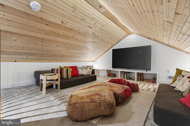 202 LAKE ARROWHEAD RD, Luray, VA 22835