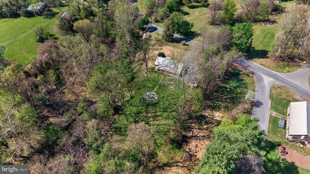 202 LAKE ARROWHEAD RD, Luray, VA 22835