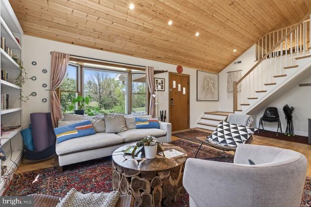 202 LAKE ARROWHEAD RD, Luray, VA 22835