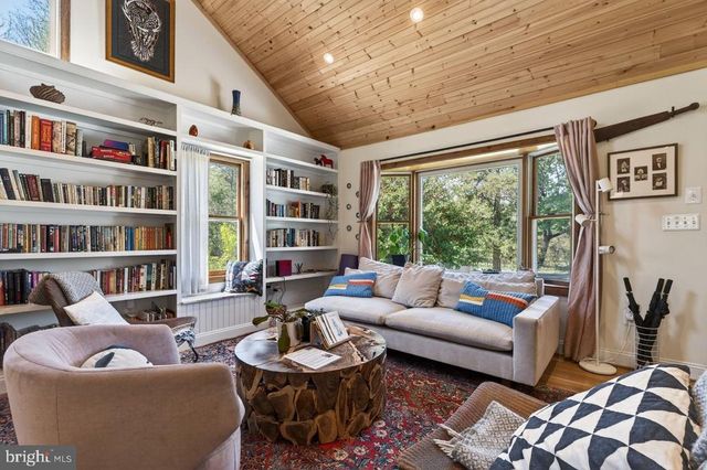 202 LAKE ARROWHEAD RD, Luray, VA 22835