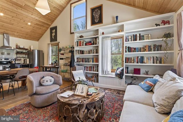 202 LAKE ARROWHEAD RD, Luray, VA 22835