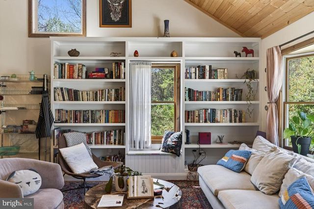 202 LAKE ARROWHEAD RD, Luray, VA 22835