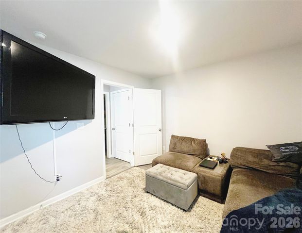 3044 Winesap Drive, Dallas, NC 28034