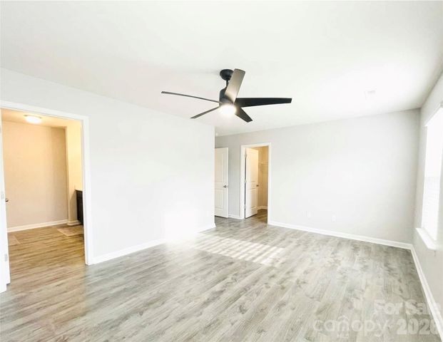 3044 Winesap Drive, Dallas, NC 28034