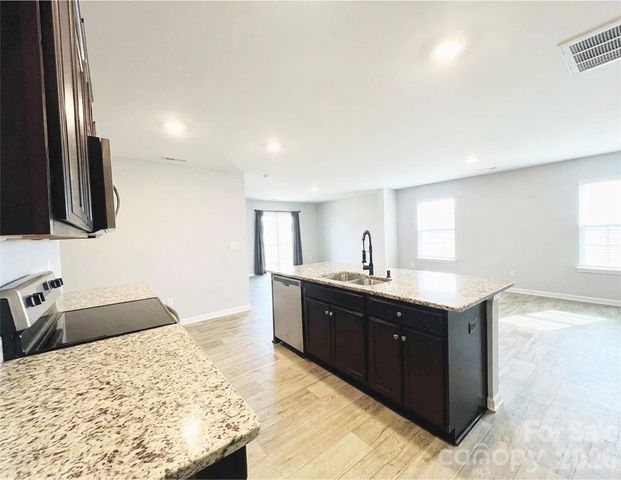 3044 Winesap Drive, Dallas, NC 28034