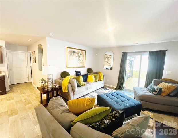 3044 Winesap Drive, Dallas, NC 28034