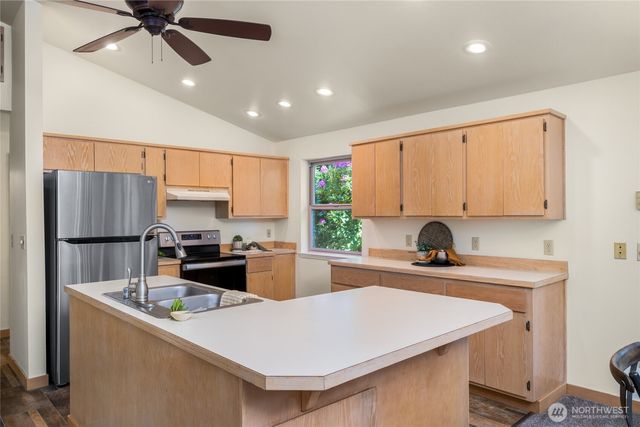 6 Inglewood Place, Bellingham, WA 98229