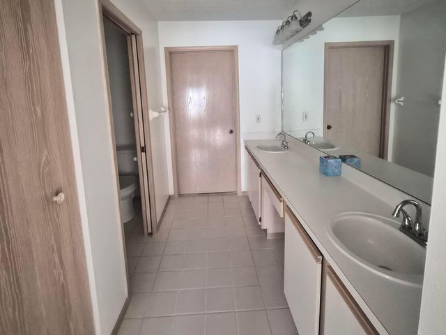 6363 Pinehurst Pointe, Westerville, OH 43082