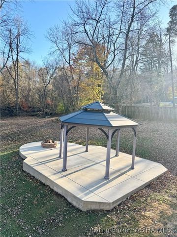 212 Slate Run Drive, Henryville, IN 47126