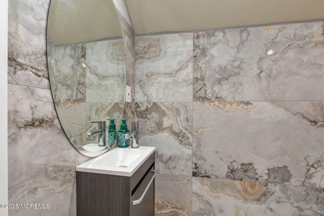 14 Schanck Road, Holmdel, NJ 07733