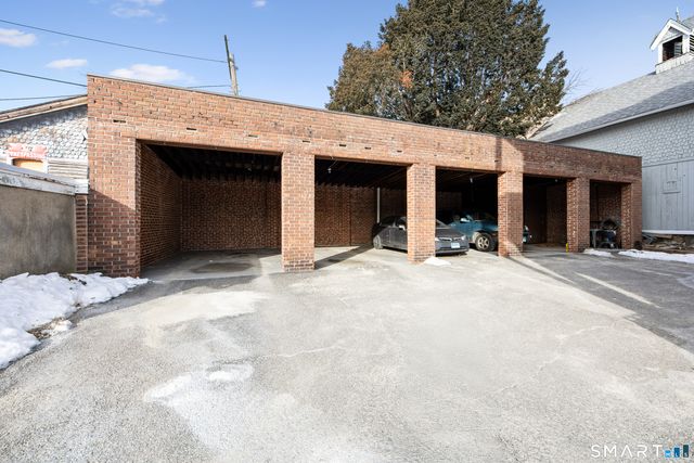 21 Holmes Avenue, Waterbury, CT 06710