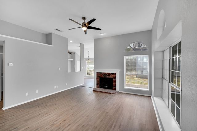 324 Faircrest Drive, Arlington, TX 76018