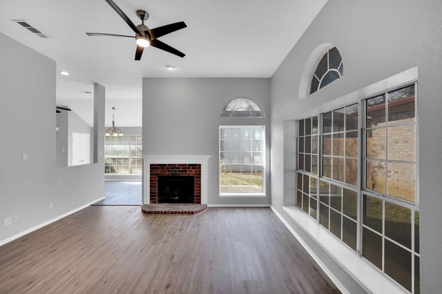 324 Faircrest Drive, Arlington, TX 76018