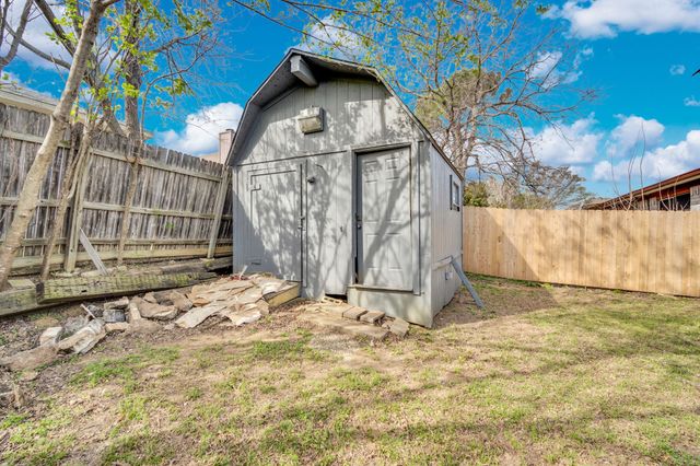 324 Faircrest Drive, Arlington, TX 76018