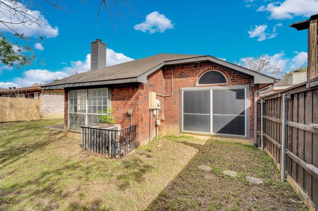 324 Faircrest Drive, Arlington, TX 76018