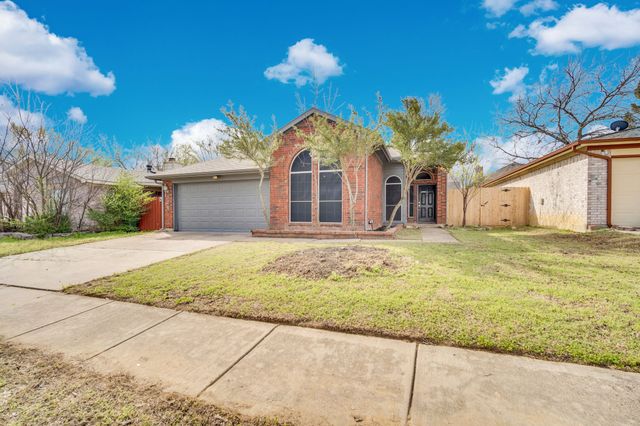 324 Faircrest Drive, Arlington, TX 76018