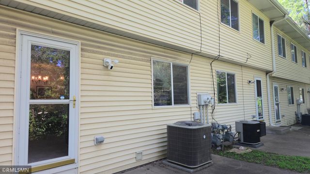 341 Winifred Street E, Saint Paul, MN 55107