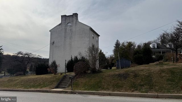 281 E MATSONFORD RD, Conshohocken, PA 19428