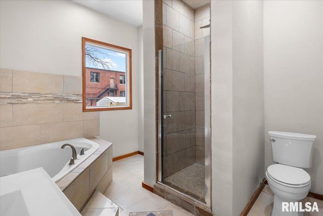 1037 N 8TH Street, Springfield, IL 62702